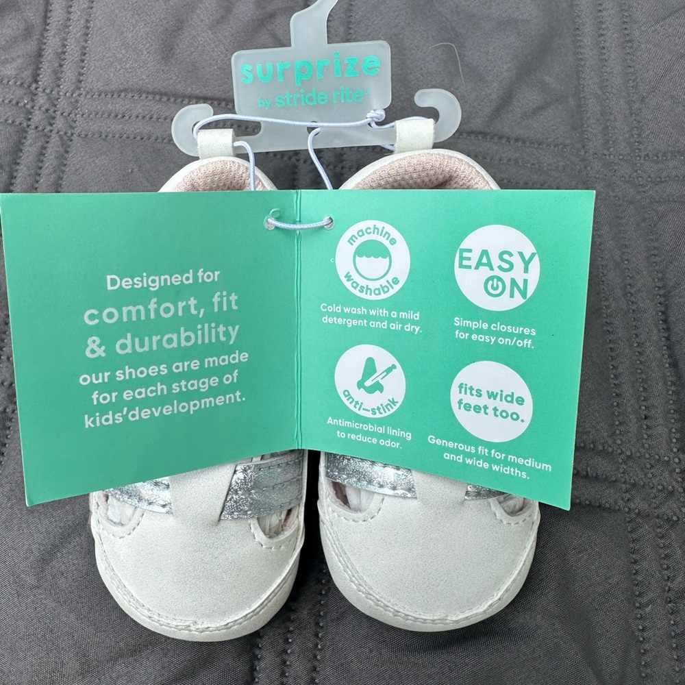 Baby’s white shoes by stride rite - Picture 4 of 6